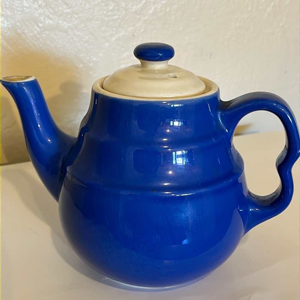 Vintage blue pitcher, Oxford Stoneware, cream colored lid, see photos, 1940,s